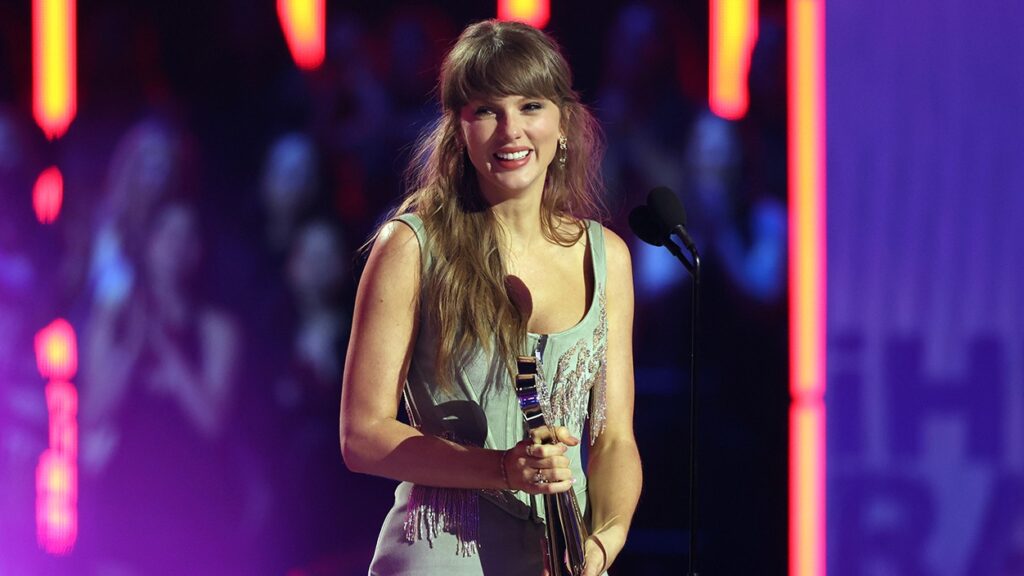 castinsider-taylor-swift